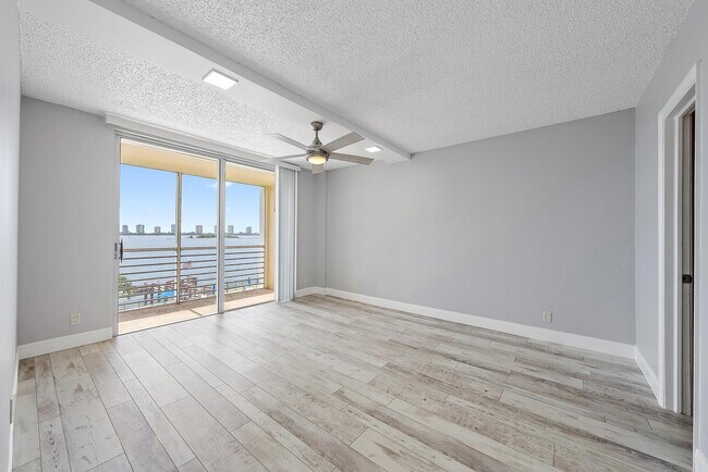 Foto del edificio - 105 Paradise Harbour Blvd