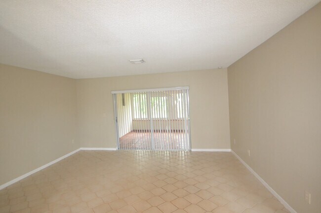 Building Photo - 1581 Wyndcliff Dr