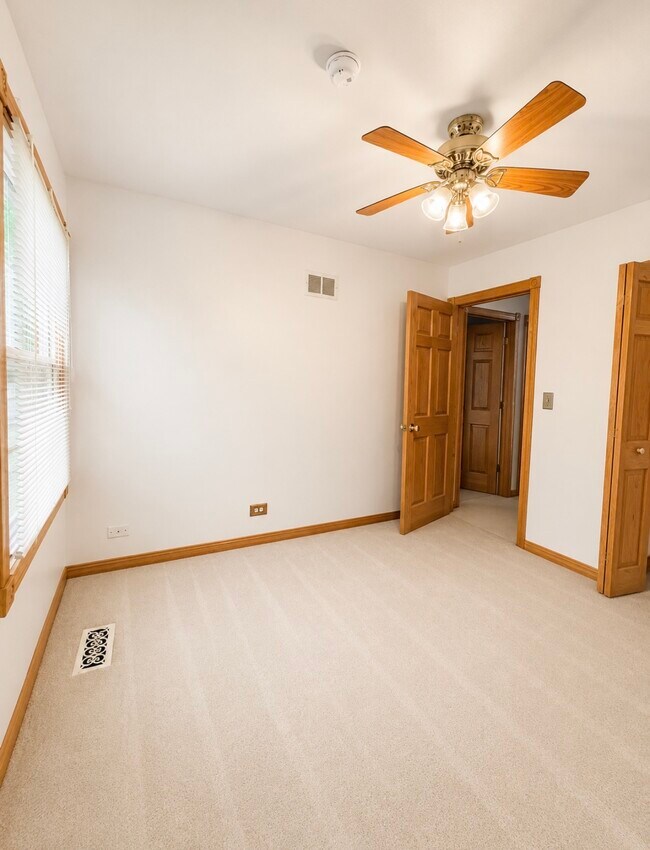 Building Photo - 935 Brower Dr