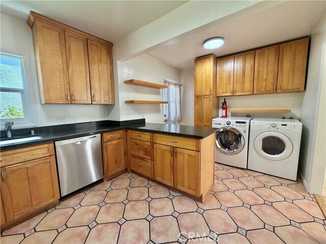 Foto del edificio - 7619 Midfield Ave