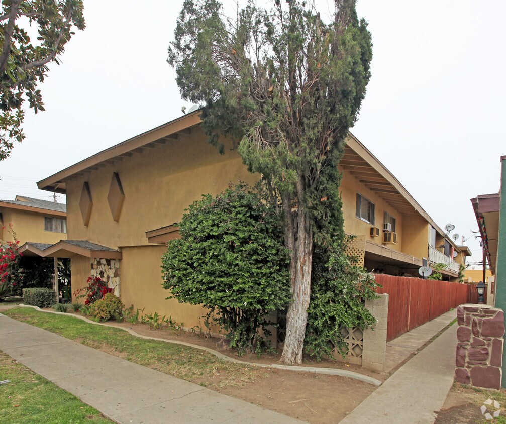 Primary Photo - 1801 E Wilson Ave