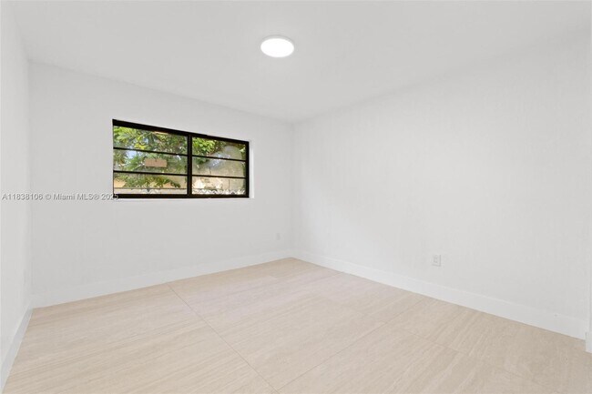 Foto del edificio - 2442 SW 3rd St