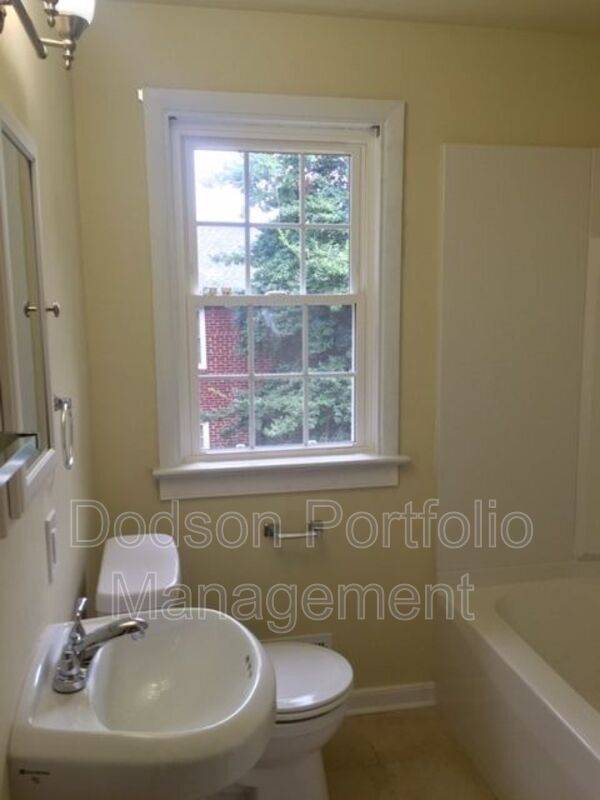 Foto del edificio - 5305 W Franklin St