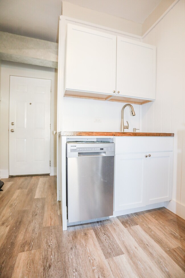 Foto del edificio - 2335 W Addison St