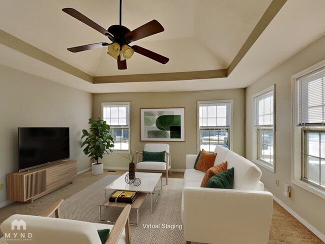 Building Photo - 664 S Mahn Ave