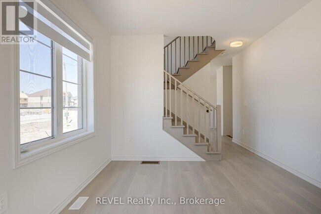 Building Photo - 6 Edinborough Ln