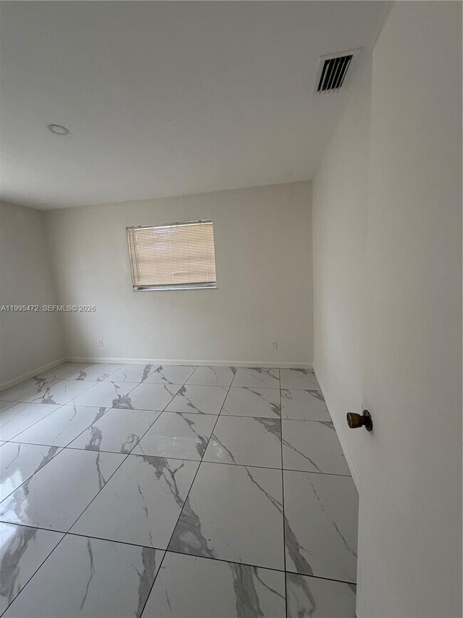Foto del edificio - 2851 NW 15th Ct