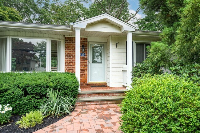 Building Photo - 23 Raven Dr