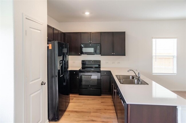 Building Photo - 112 Dollars Dr