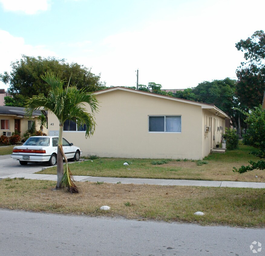 Foto del edificio - 45-121 NW 3rd Ave