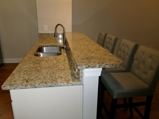 Foto del edificio - 1 bedroom condo in Queens Harbour