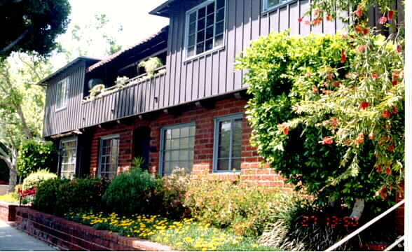 Foto del edificio - 9725-9727 W Olympic Blvd