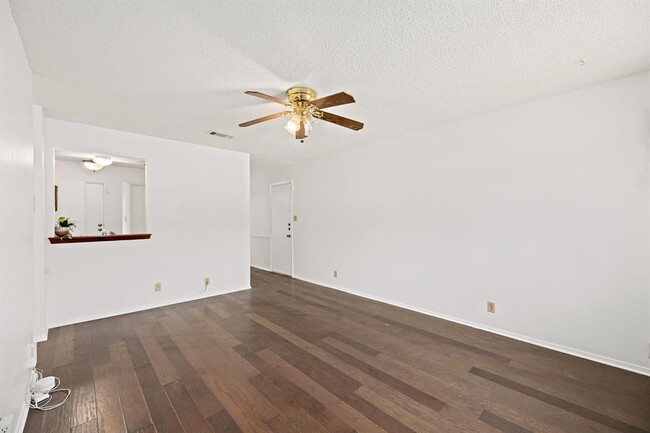 Building Photo - 806 Easy Day Cove