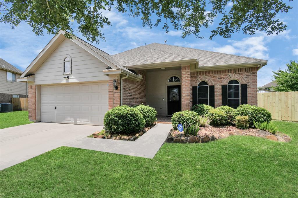 2701 Maple Spring Dr, Deer Park, TX 77536 Room for Rent in Deer Park