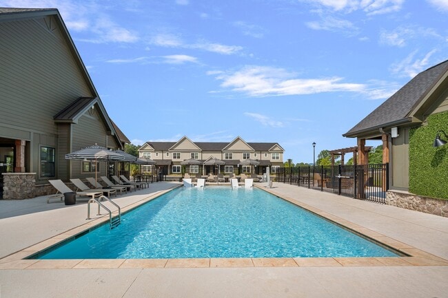 Building Photo - Encore at Reems Creek