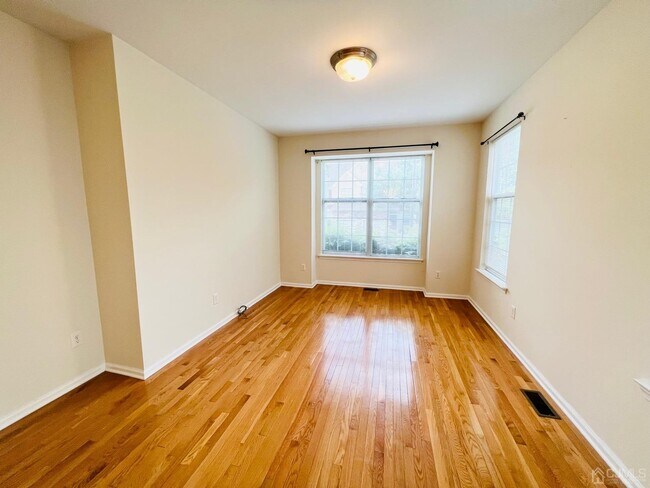 Foto del edificio - 1806 Dahlia Cir