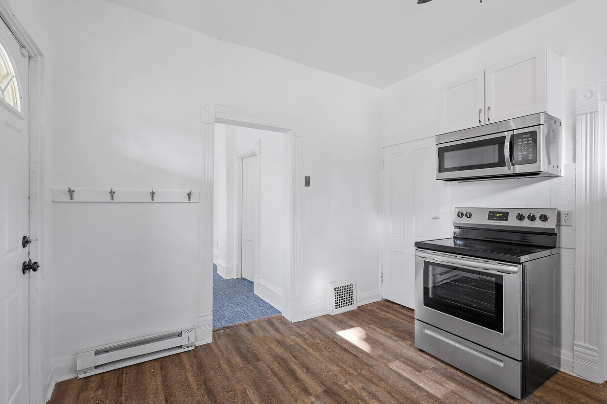 Primary Photo - 2314 Queen Ave N