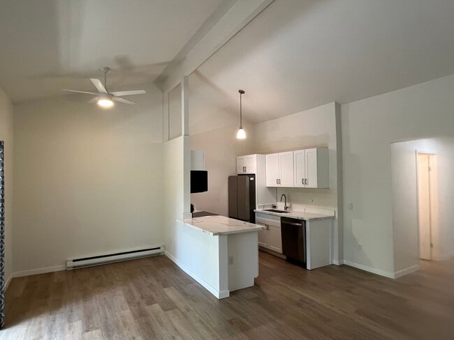 Building Photo - 12429 NE 130th Ct