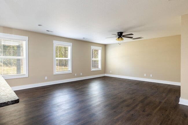 Building Photo - 814 Montvale Rd