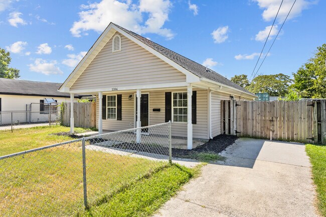 Foto del edificio - 2206 Berkley Ave