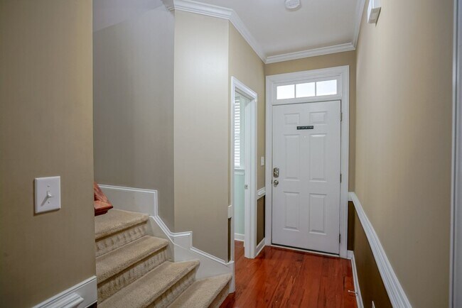 Foto del edificio - End unit townhome |  Fenced backyard | Har...
