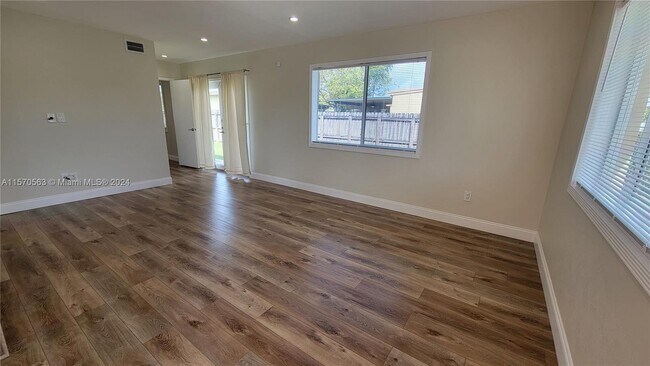 Building Photo - 4230 SW 101st Ave