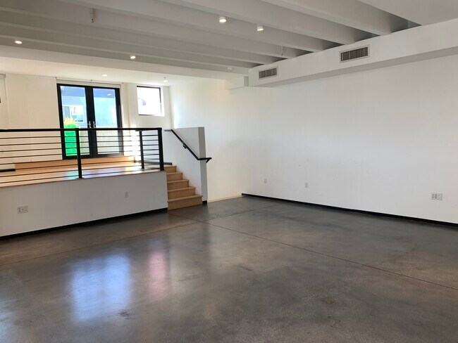 Building Photo - 26 Horizon Ave
