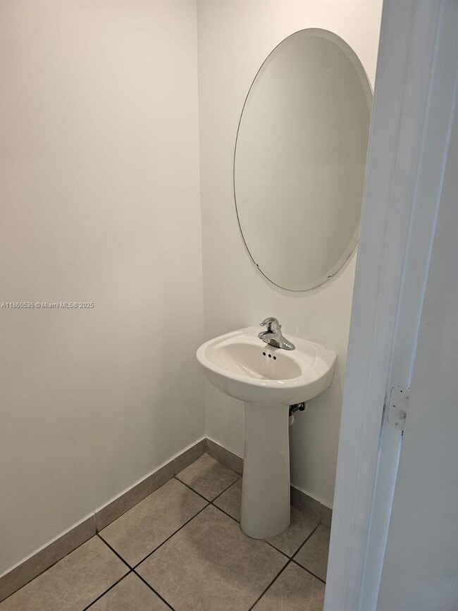 Foto del edificio - 607 NE 208th Terrace