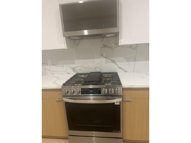 Building Photo - 6983-6204 204 St