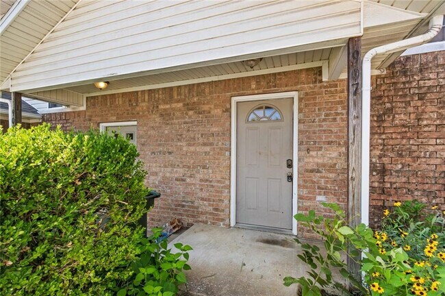 Foto del edificio - 907 W Peachtree Dr