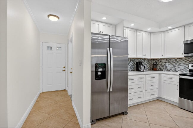 Building Photo - 18731 Stewart Cir