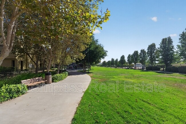 Photo - 1322 Nestwood Way House