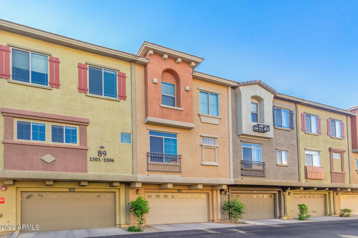 Primary Photo - 2150 W Alameda Rd