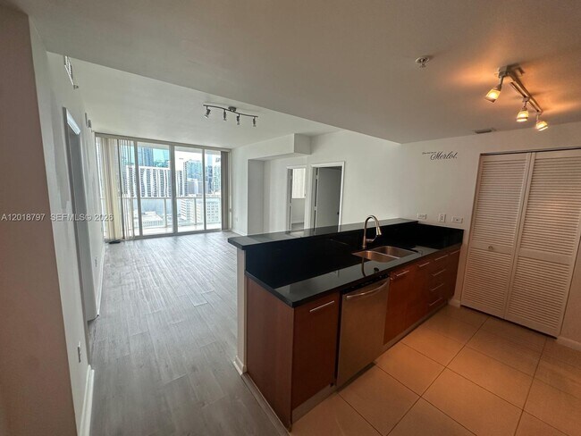 Foto del edificio - 244 Biscayne Blvd