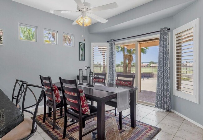 Foto del edificio - 1264 E Waterview Pl