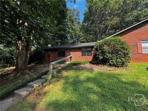 Building Photo - 1002 Sweetwater Cir