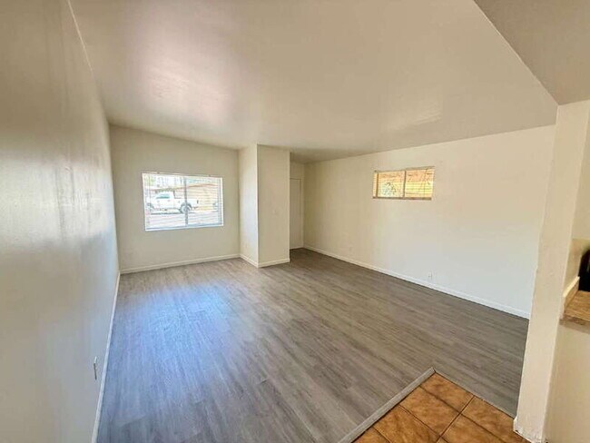 Building Photo - 2513 E Kings Ave