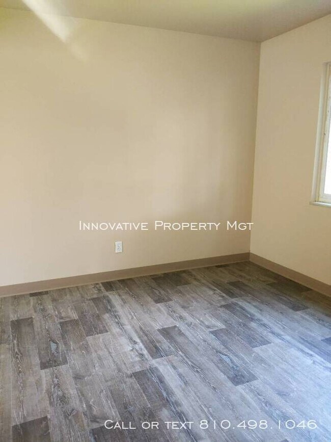 Building Photo - 2 bedroom, 1 bath duplex in Fenton.