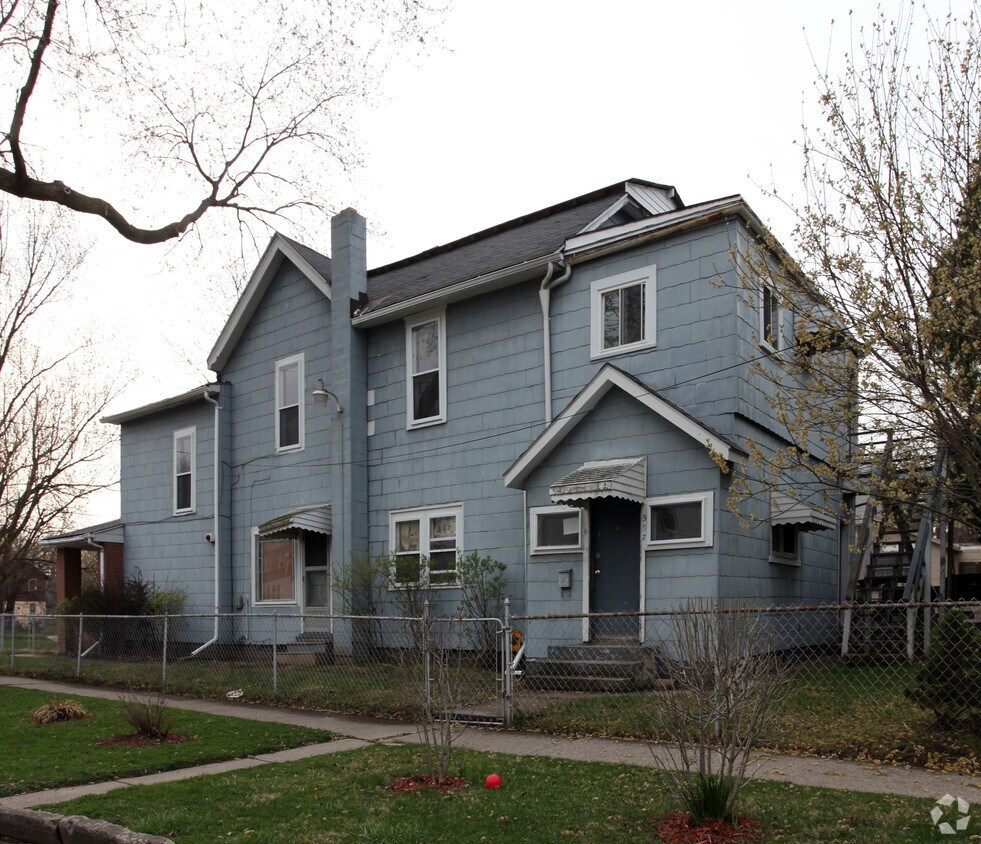 Building Photo - 2727 Lawrence Ave