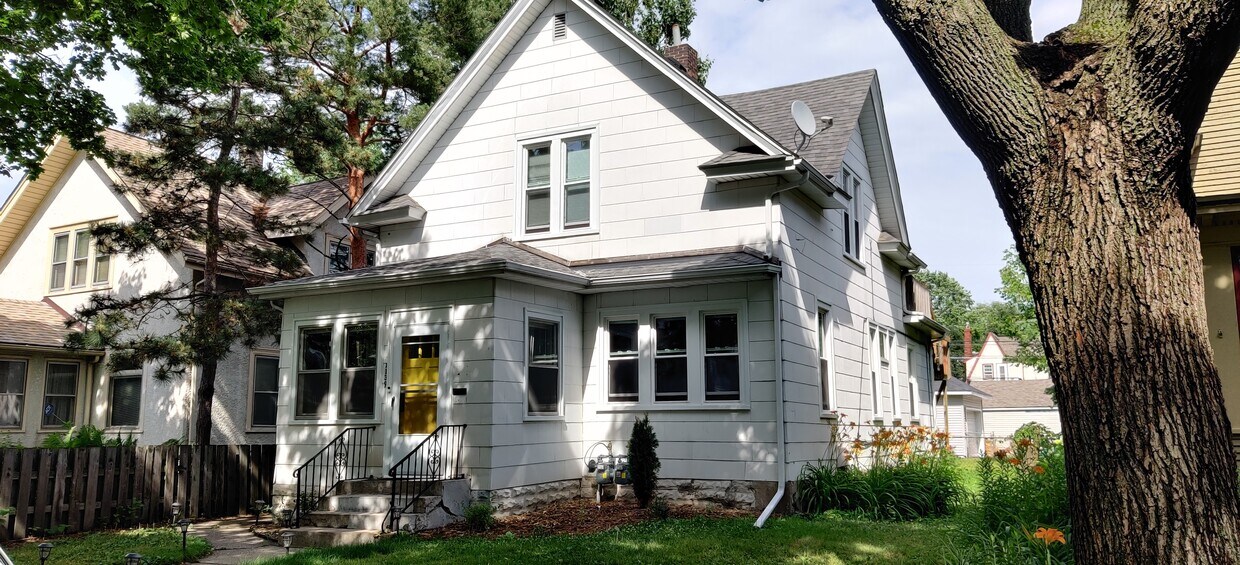 Front Exterior - 1139 6th Street NE