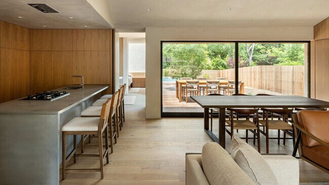Foto del edificio - 2708 Friar Tuck Ln