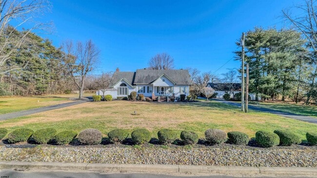 Building Photo - 549 Tuckahoe Rd