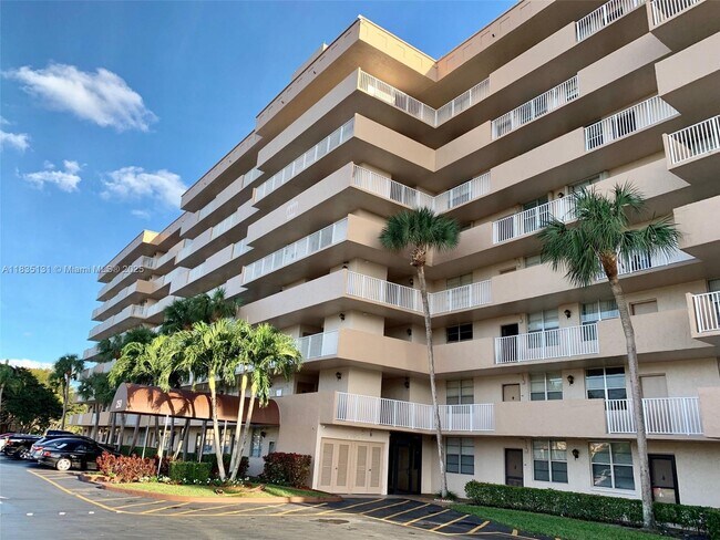 Foto del edificio - 250 Jacaranda Dr