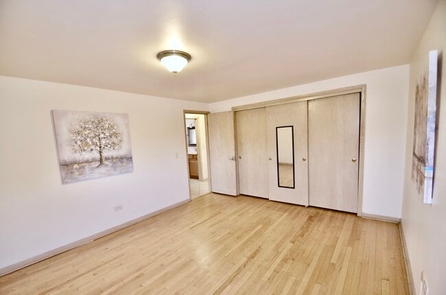 Building Photo - 6744 W Diversey Ave