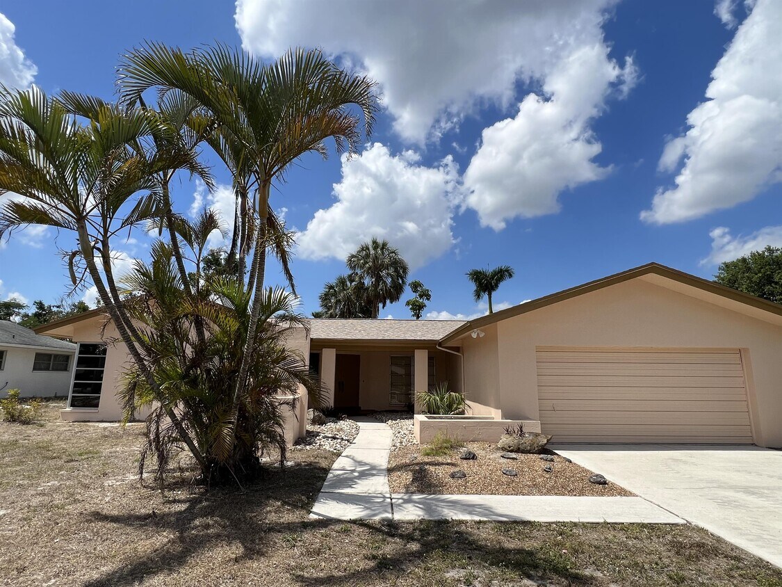 12130 McGregor Blvd, Fort Myers, FL 33919 House Rental in Fort Myers