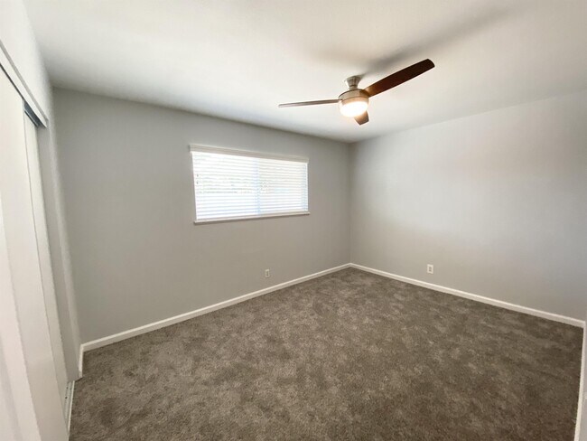 Foto del edificio - 6341 Hobart Ave
