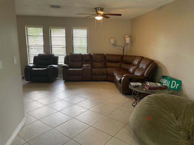 Building Photo - 251 Las Palmas St