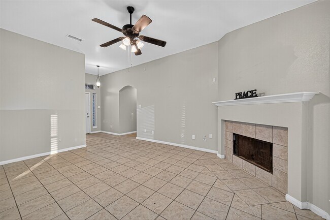 Foto del edificio - 22207 Falconwood Ln