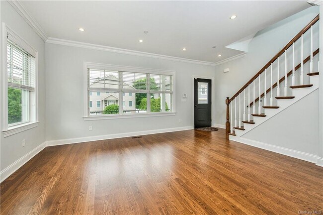 Building Photo - 124 Maple Ave