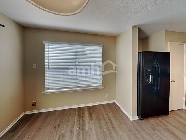 Building Photo - 16131 Branching Oaks